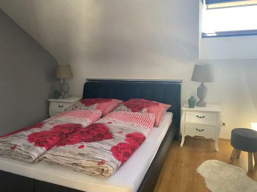 Apartamento Moderne Ferien-dachwohnung In Idyllischer Lage