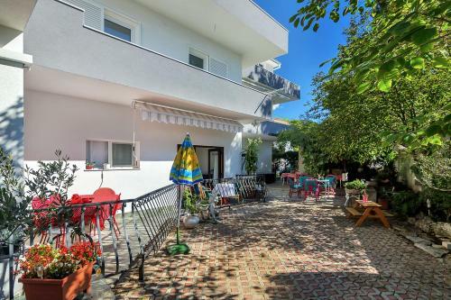Apartmani Maja