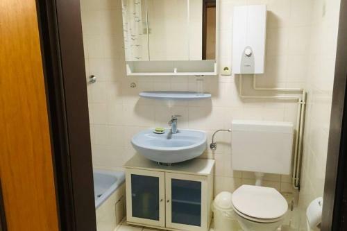 Apartamento Biete Ruhige Zwei-zimmer Souterrain-wohnung