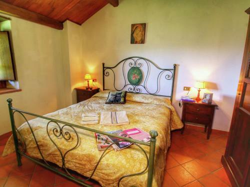 Apartamentos Modish Farmhouse In Ortignano With Swimming Pool