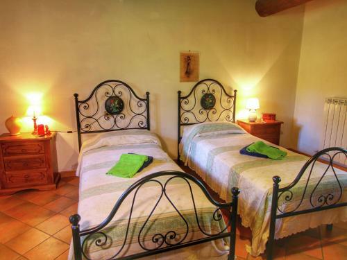 Apartamentos Modish Farmhouse In Ortignano With Swimming Pool