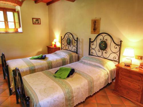 Apartamentos Modish Farmhouse In Ortignano With Swimming Pool