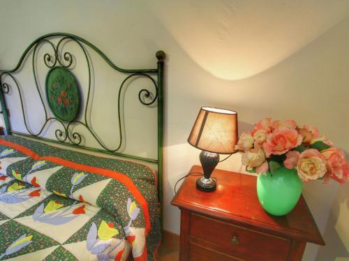 Apartamentos Modish Farmhouse In Ortignano With Swimming Pool