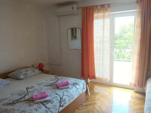 Apartment For 6 In Makarska Centar