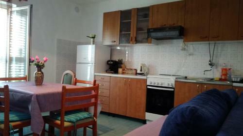Apartment For 6 In Makarska Centar
