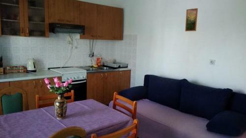 Apartment For 6 In Makarska Centar