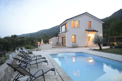 Domizil Opatija A&n, Villa Mit Pool, Sauna U Gro�em Garten