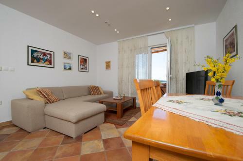 Apartmani Mei? Pirovac