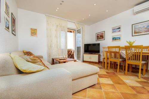 Apartmani Mei? Pirovac