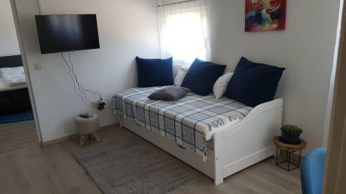 Apartment Happy 3, Pakostane