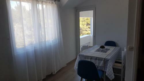 Apartment Happy 3, Pakostane