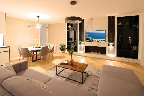 Designed Apartment With Swimming Pool Near The Beach