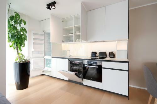 Designed Apartment With Swimming Pool Near The Beach