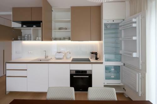 Designed Apartment With Swimming Pool Near The Beach