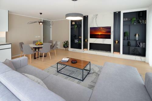 Designed Apartment With Swimming Pool Near The Beach
