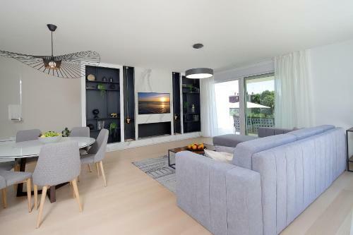 Designed Apartment With Swimming Pool Near The Beach