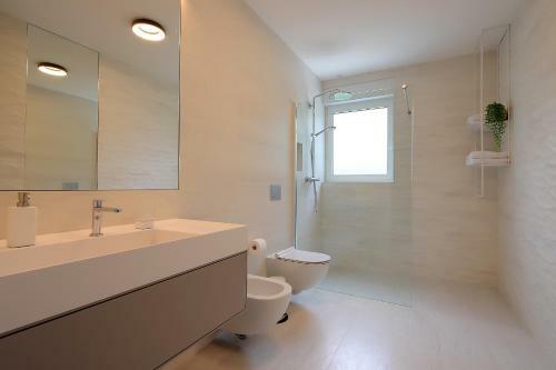 Designed Apartment With Swimming Pool Near The Beach