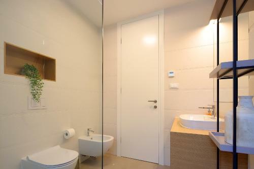 Designed Apartment With Swimming Pool Near The Beach