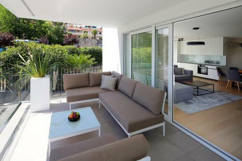 Designed Apartment With Swimming Pool Near The Beach