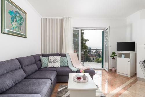 Summer Breeze Apartment With A Pool