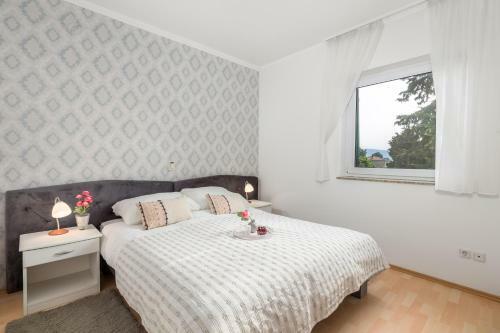 Summer Breeze Apartment With A Pool