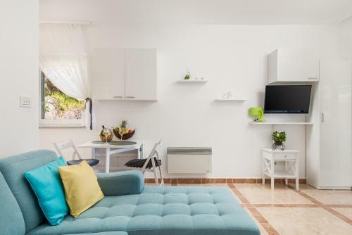 Blue Magic Studio Apartment With A Pool