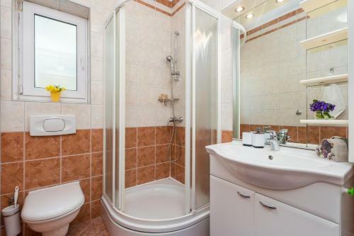 Blue Magic Studio Apartment With A Pool