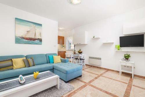 Blue Magic Studio Apartment With A Pool