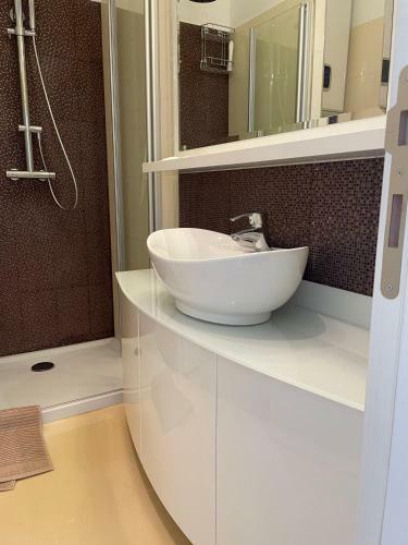 First Row To The Sea - Nautilus Deluxe Apartment