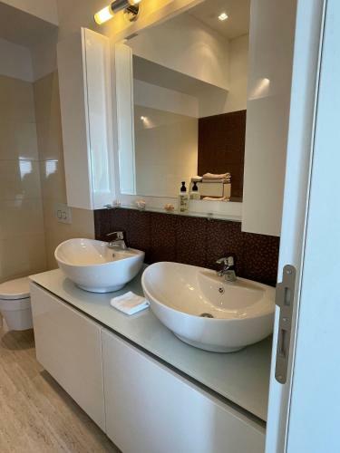 First Row To The Sea - Nautilus Deluxe Apartment