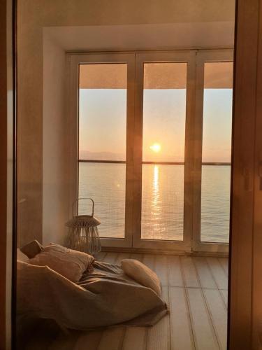 First Row To The Sea - Nautilus Deluxe Apartment