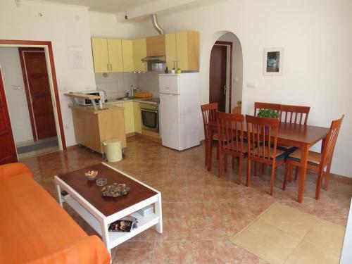 Apartments With A Parking Space Stanici, Omis - 12158