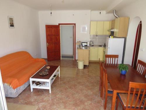 Apartments With A Parking Space Stanici, Omis - 12158