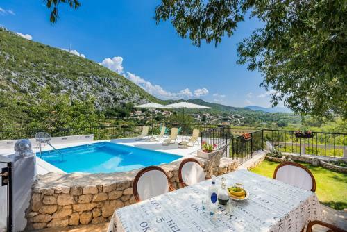 Villa Jj