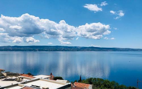Holiday Apartment Almissa - New&modern 2+0