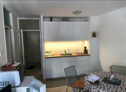Sara Apartment Punta Omis Near Sandy Beach