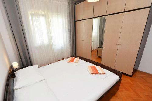 Apartments Lili, Pag Close To The Beach