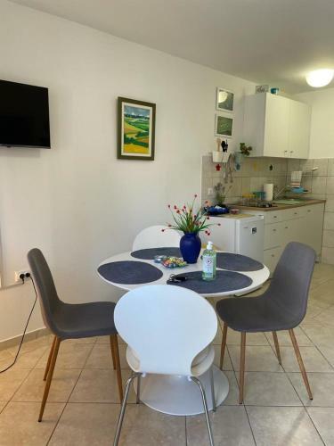 Hostal Apartments Pape