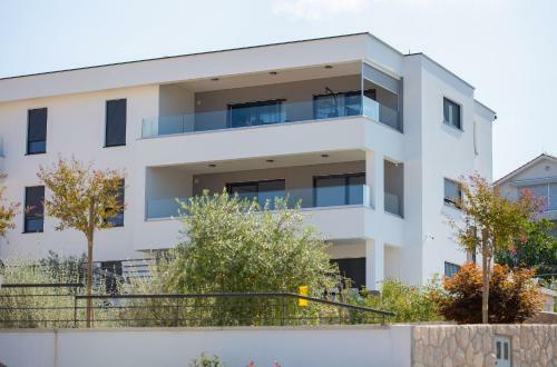 Apartment Crystal Aura 2