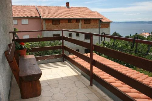 Apartments With A Parking Space Novi Vinodolski - 5529