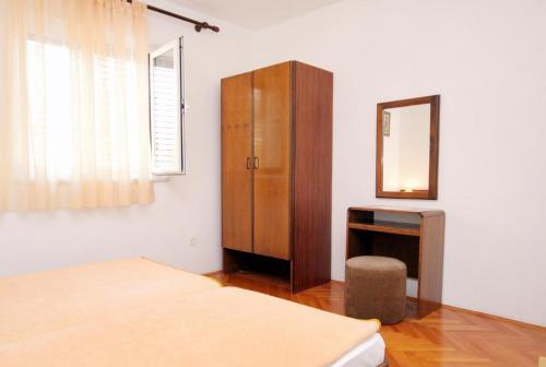 Apartments With A Parking Space Novi Vinodolski - 5587