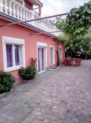 Apartments With A Parking Space Novi Vinodolski - 17596