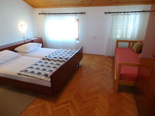 Apartments In Novi Vinodolski 38122