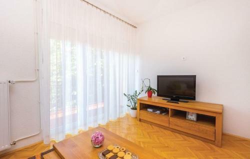 Big White Apartment