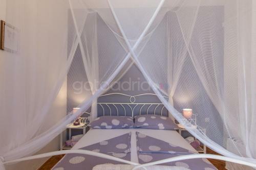 Seafront Apartment Mirta