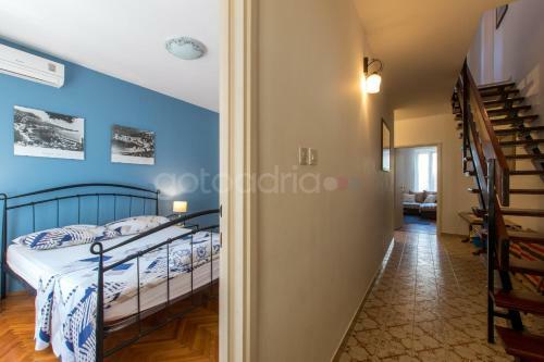 Seafront Apartment Mirta