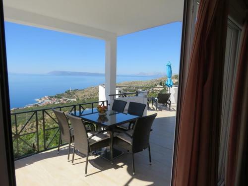 Villa Lea With Private Pool, Tennis Court And Mini Golf Course