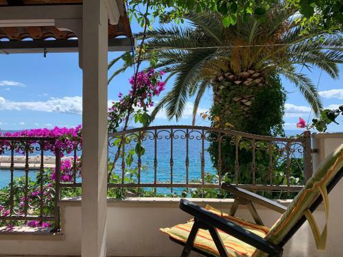 Apartamento Bouganville Seafront Studio