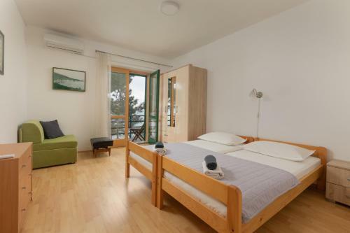 Pine And Sunshine Apartments