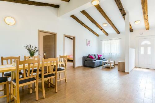 House Niko For 8 To 10 People